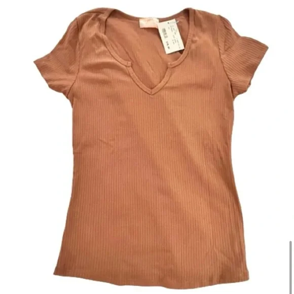 NWT- Set/2 Wishful Thinking Ribbed V-Neck T-Shirts Size: large - Picture 2 of 8